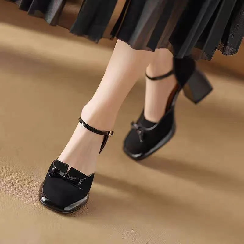 High-end retro one-piece strap high-heeled shoes - 2026 summer new fashion ladies' bow-shaped square-toe chunky heel sandals