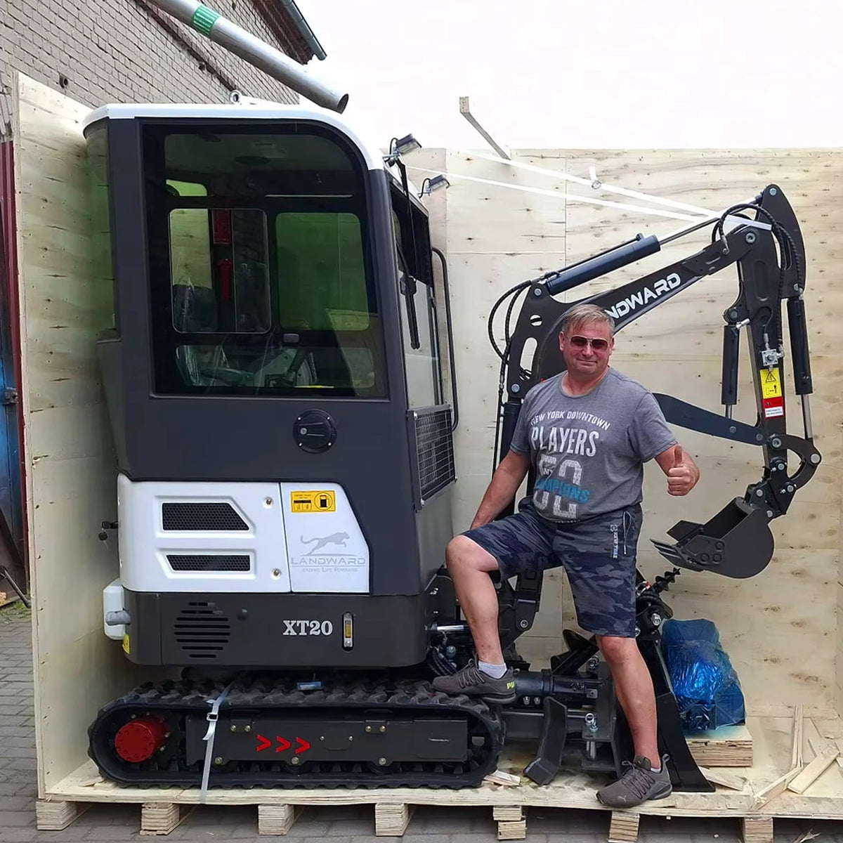 3.5 Ton Mini Excavator Hydraulic Pilot Controls Kubota Engine 2 Ton High-Efficiency Home Mini Digger 1.8T Farm Bagger Customized