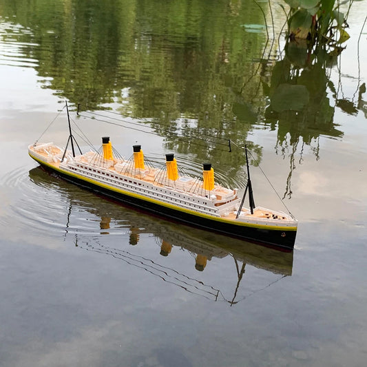 32Inch Large Remote Control Titanic Boat 1:325 Scale  Cruise Ship RC Watercraft  w/LED Light On Lakes Pools For Kids Boys