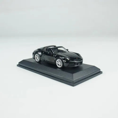 MINICHAMPS 1:64 911 (992.2) TARGA 4 GTS -2025- A realistic alloy car model for static display, boys' toy, adult collection piece