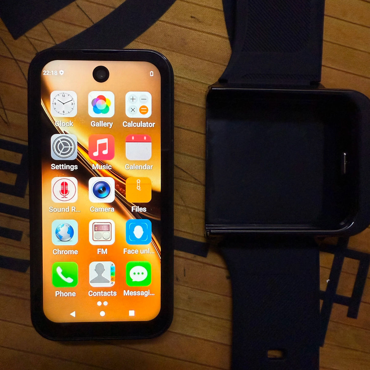 Q333 Android 13.0 Mini Smart Watch 3.97 Inches 8GB RAM 256GB ROM Dual SIM Standby Play Store Detachable Watch Strap Smart Watch