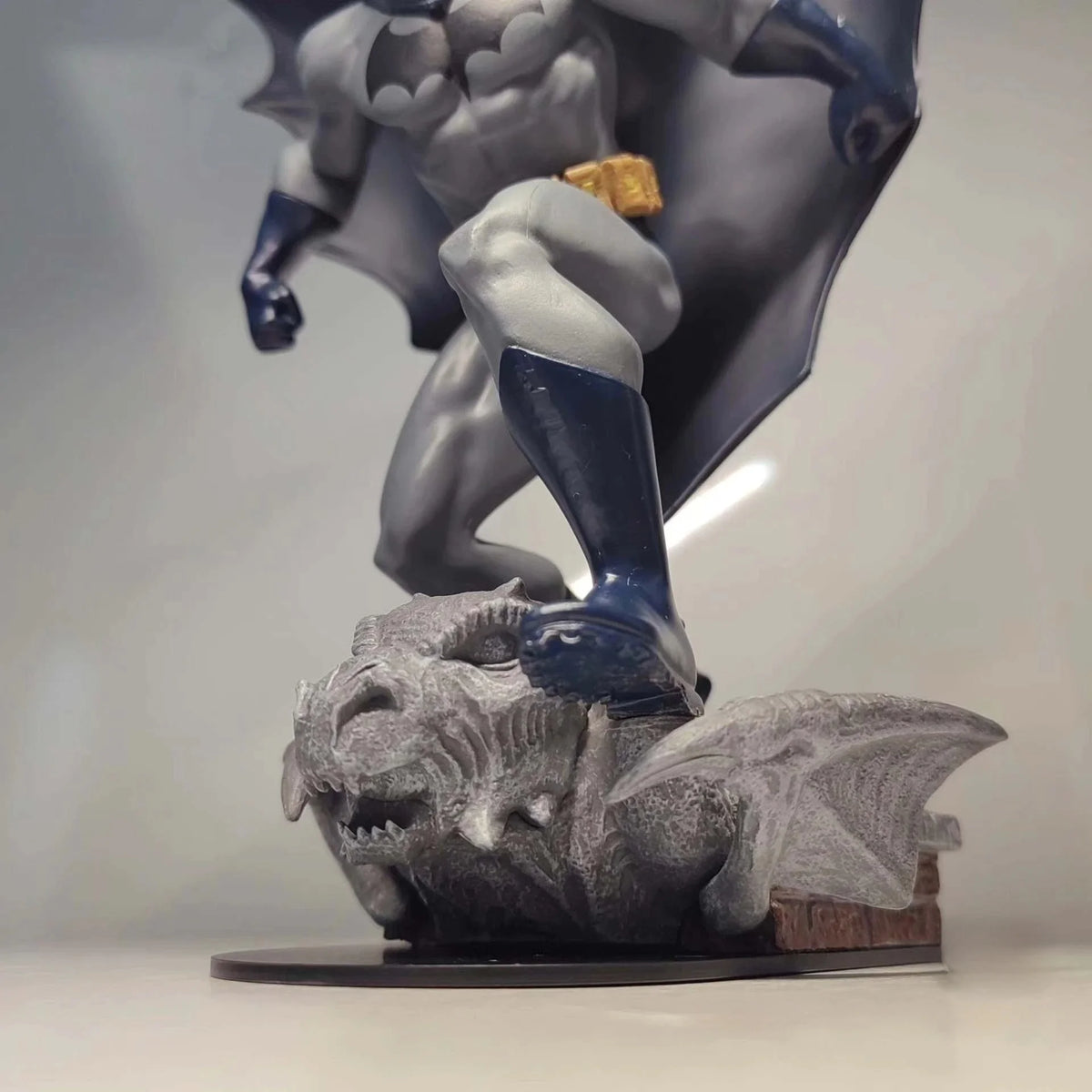 Authentic DC Universe Online Game Limited Edition Batman Figure With Gargoyle Base Statue Discontinued Collectible Ornament Gift