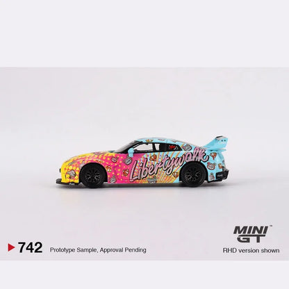 MINI GT 1:64 Nissan LB Nissan GTR R35 35GT-RR LBWK KUMA Graffiti Die Casting Alloy Car Model Desktop Decoration