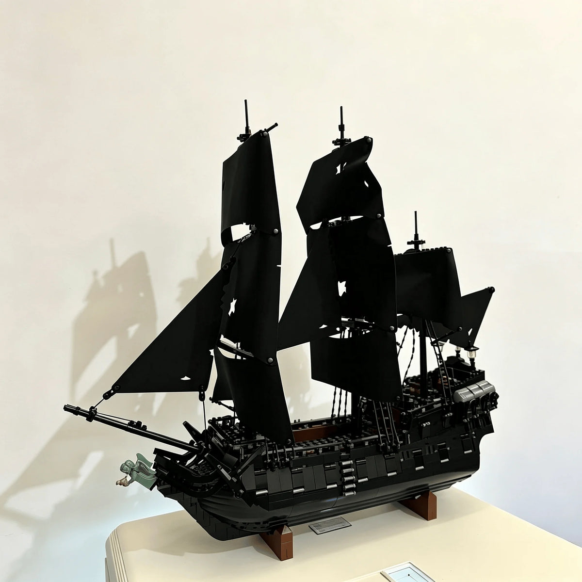 Ready Stock 2862Pcs Pirate Ship Building Blocks Set with 9 Minifigures, Home Decor Ornament Model, Holiday Gift