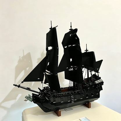 Ready Stock 2862Pcs Pirate Ship Building Blocks Set with 9 Minifigures, Home Decor Ornament Model, Holiday Gift