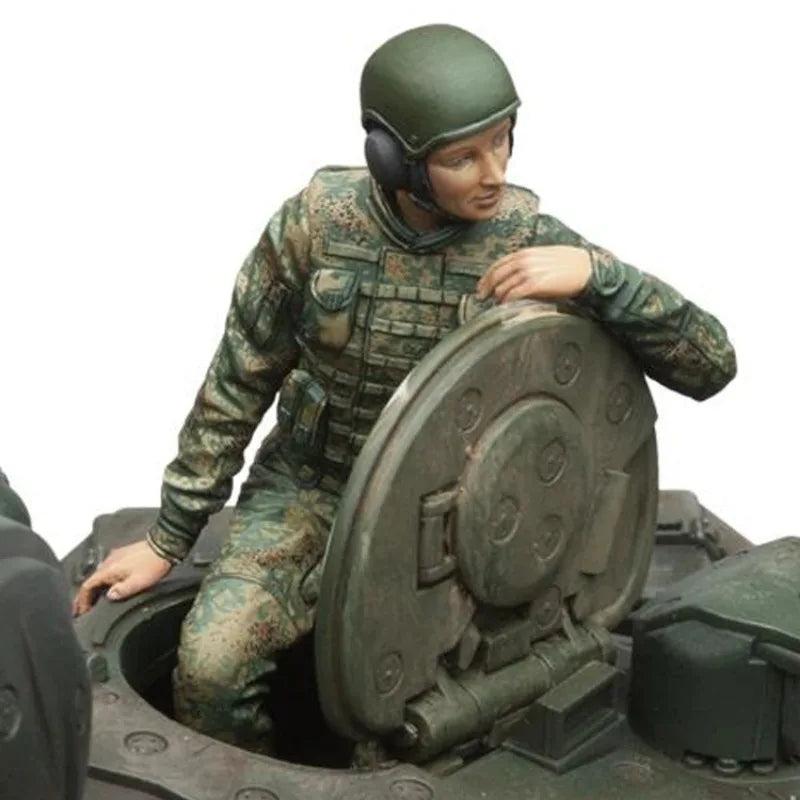 1/16 Die-casting resin figure model assembly kit unpainted need to assemble Russian tank female soldier three-person model