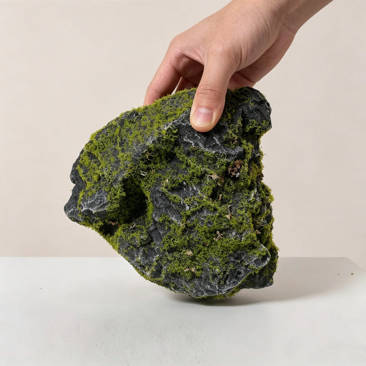 1 Piece PU Green Moss Simulation Stone Imitation Gypsum Photography Props Performance Decorations for Home Garden