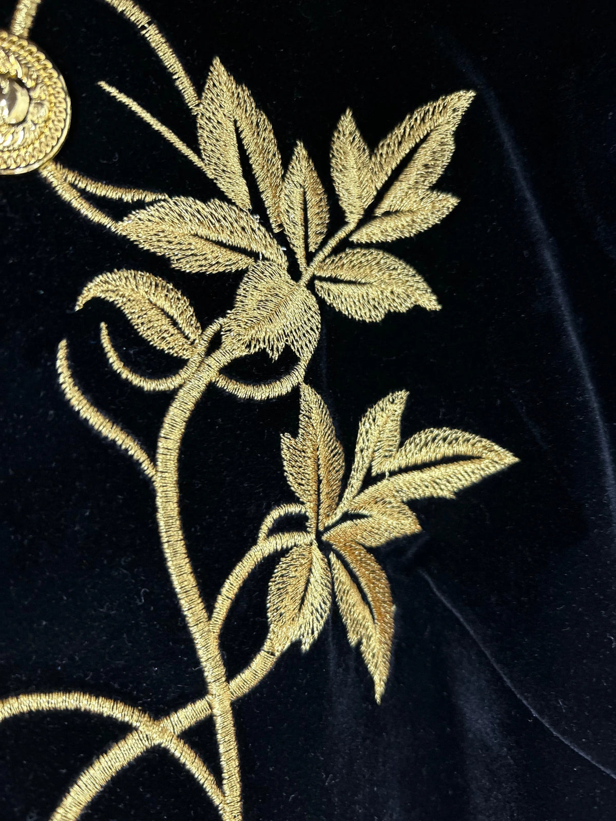 Modigirl Woman Fall Winter Gold Embroidered Jackets 2026 New Velvet Long Sleeve Round Neck Button Christmas Holiday Ladies Coat