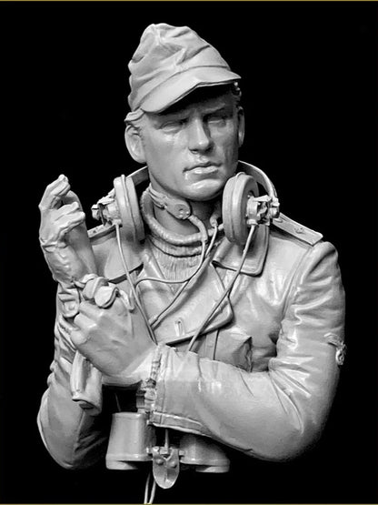 1/10 Resin Bust Assembled Model Kit History Hobby Miniature Panzer Officer WWII Unassembled and Unpainted Diorama