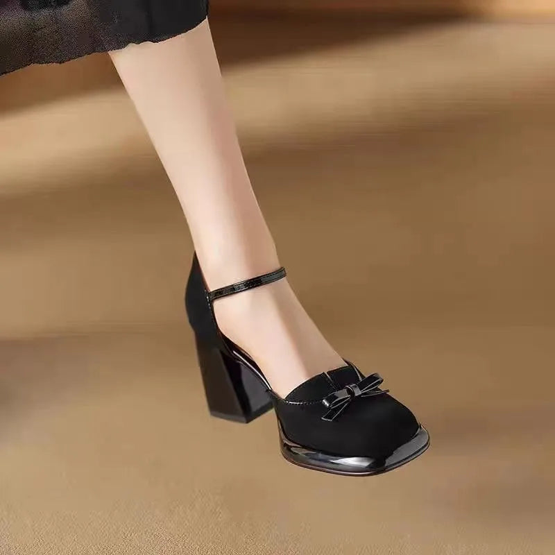 High-end retro one-piece strap high-heeled shoes - 2026 summer new fashion ladies' bow-shaped square-toe chunky heel sandals