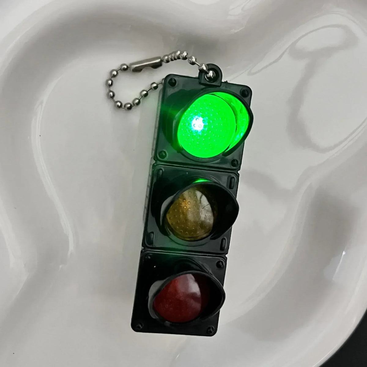 1/2Pcs Simulation Electronic Traffic Light Keychain Pendant Mini Pedestrian Light LED Light-emitting Toy Kids Cognitive Toy Gift