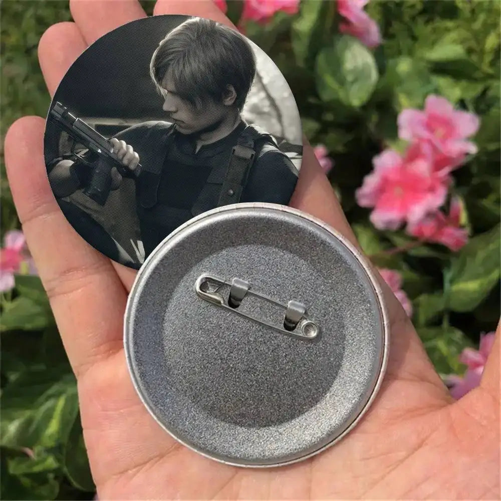 Game Resident Evil Cartoon Leon Kennedy Badges 25 32 44 58 75 Mm Round Cosplay Pin Bag Decor Friends Gifts Brooch Souvenir
