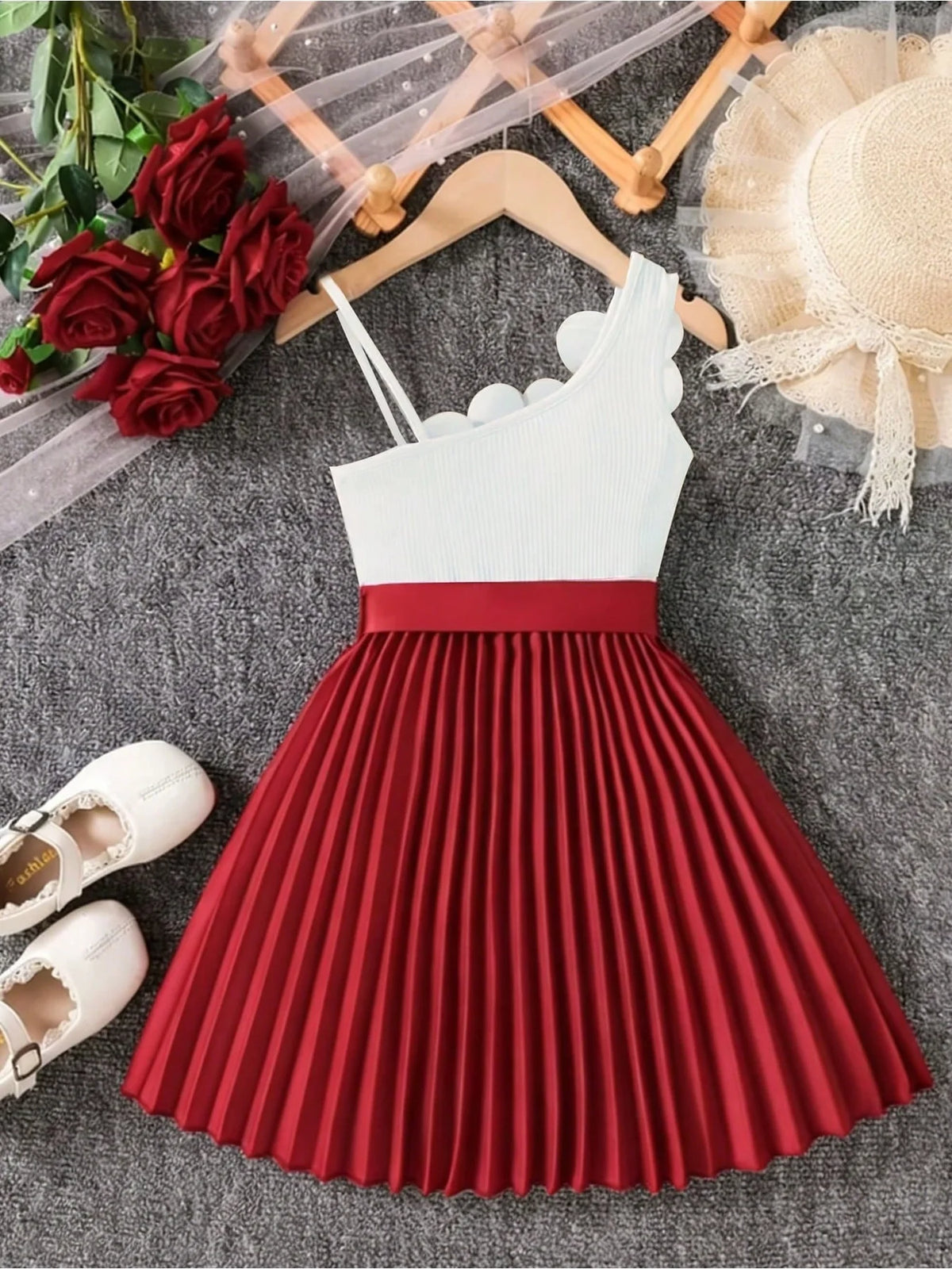 Cute and elegant girl color blocked pleated skirt sleeveless suspender solid color floral mid length dress