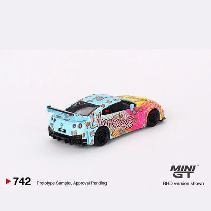 MINI GT 1:64 Nissan LB Nissan GTR R35 35GT-RR LBWK KUMA Graffiti Die Casting Alloy Car Model Desktop Decoration
