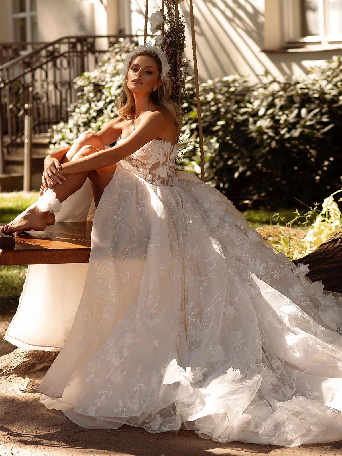 Elegant Lace Appliques Wedding Dresses Off Shoulder Long Sleeve A Line Bride Dress Strapless Luxury Bridal Gown 2026 Customized