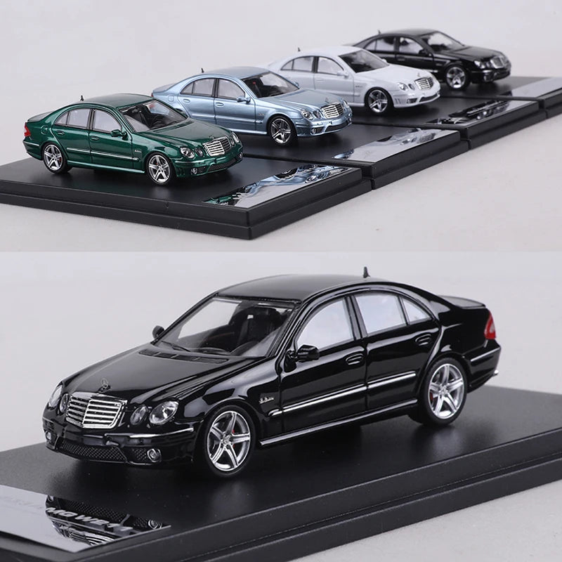 King Model 1:64 E63 AMG W211 Die-cast alloy simulation car model toy collection display piece