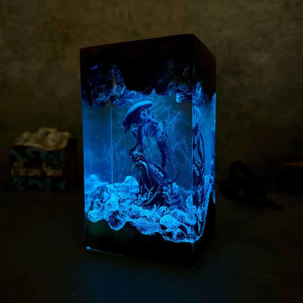Space monster alien peripheral alien epoxy night light gift for movie lovers