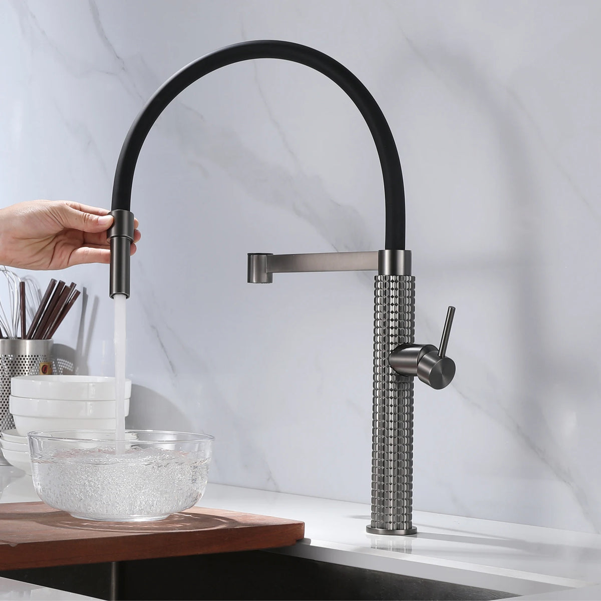 AITANA Gun Gray Luxury Brass Kitchen Faucet Single Handle Cold and Hot Dual Control Modern Design Simple Black Sink Faucet