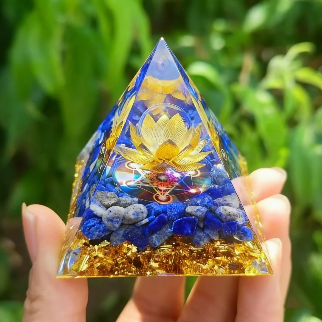 1pc Lapis Lazuli Lotus Symbole Orgone Pyramide, Crystal Organite Pyramid, Pyramid Ornament Lapis Lazuli Resin