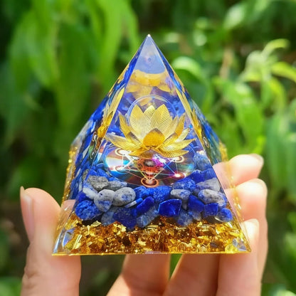 1pc Lapis Lazuli Lotus Symbole Orgone Pyramide, Crystal Organite Pyramid, Pyramid Ornament Lapis Lazuli Resin