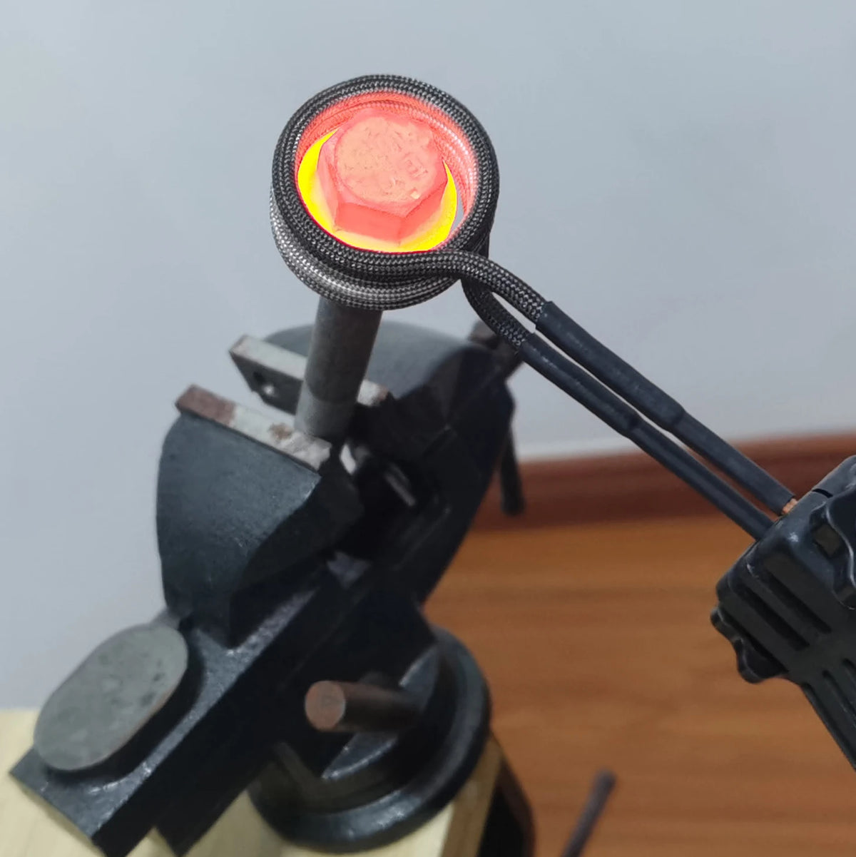 Smithermal 2300 Watts 100KHZ Induction Heater For Seized Bolt And Rusted Nut In Car Garage Device With Coil Kits