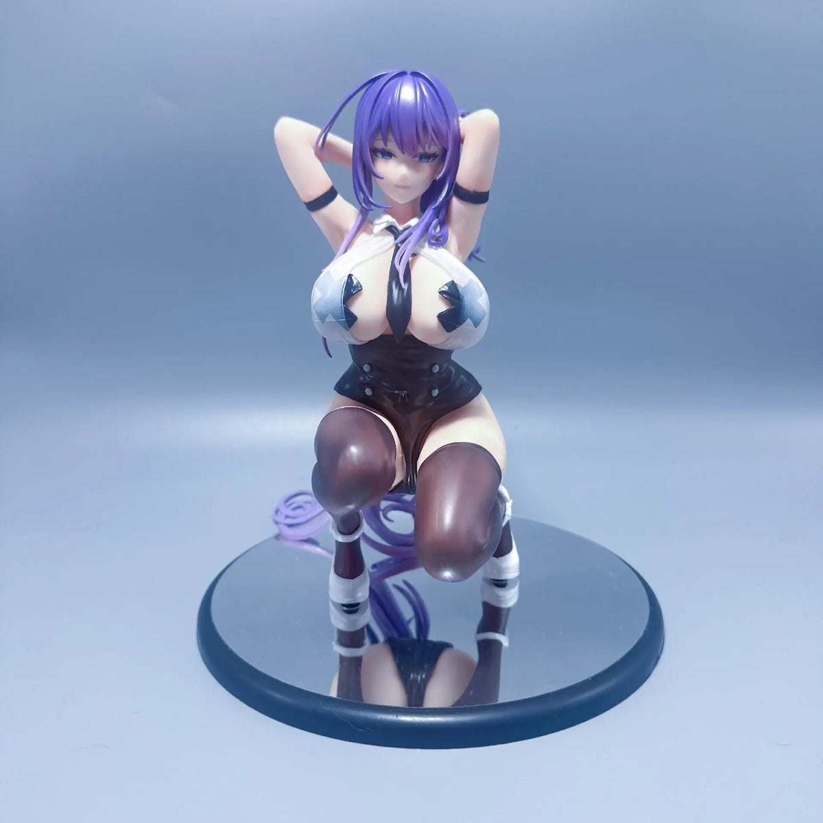 Yuna sauce beautiful girl squatting cute animation GK model statue tide play figure gift ornament in the spot office