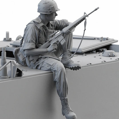 1/16 Scale Die-Cast Resin Figure Model Kit Vietnam War US Army Infantry Sitting Position Unassembled and Unpainted