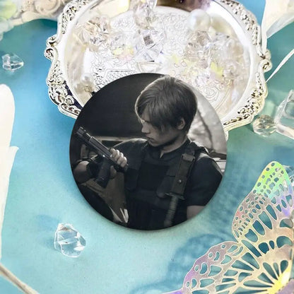 Game Resident Evil Cartoon Leon Kennedy Badges 25 32 44 58 75 Mm Round Cosplay Pin Bag Decor Friends Gifts Brooch Souvenir