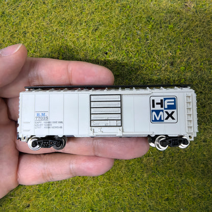 1:160 N Scale White Refrigerated Compartment Train Model, Compatible with Standard Track for Railway Diorama & Collector Disp