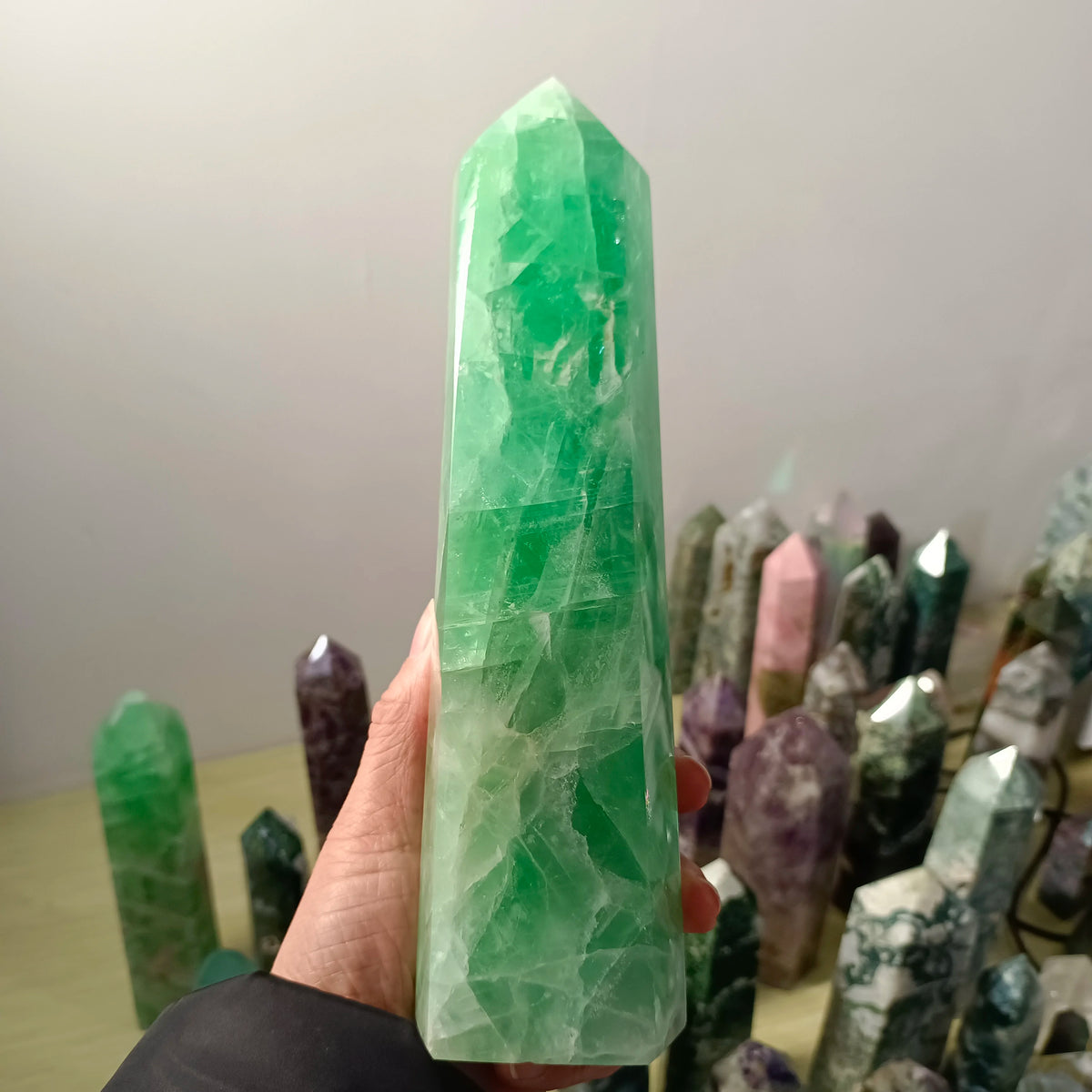 Huge Wand Natural Crystal Point Green Fluorite Tower Healing Stone Energy Ore Mineral Obelisk Home Office Degaussing Decor Gem