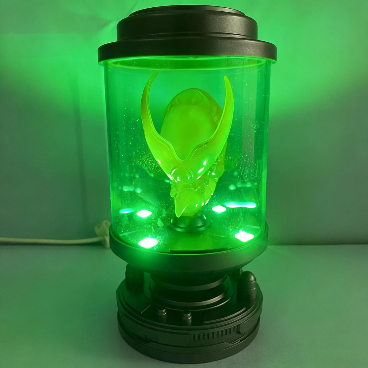 Cell Larva Culture Tank Glowing Model Figurine Movie Prop Statue Desktop Crafts Decoration Collection Model Toys Gif