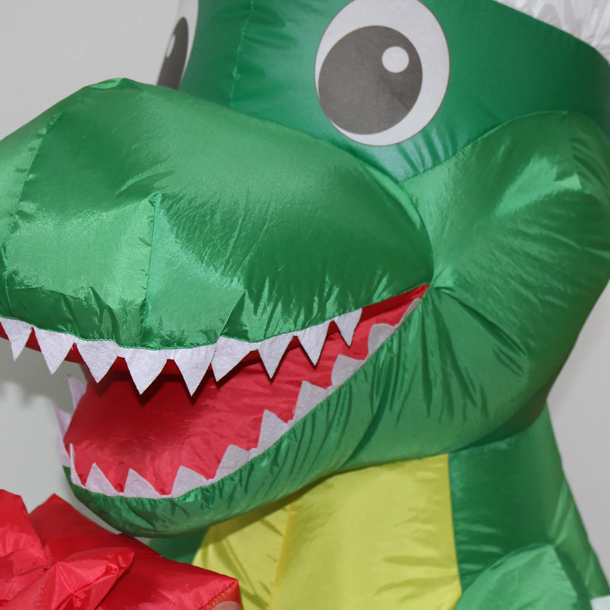 1.5m Christmas Inflatable Dino Giftbox LED Lighted Blow Up Outdoor Yard Lawn Decoration for Home Garden Winter Holiday Party