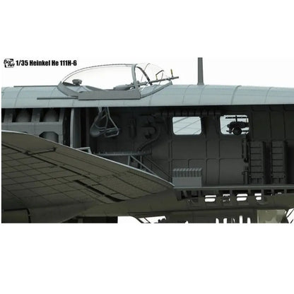Border 1/35 BF-018 Bomber He111H-6 Full Interior& Soldiers（Combat Status+Ground)