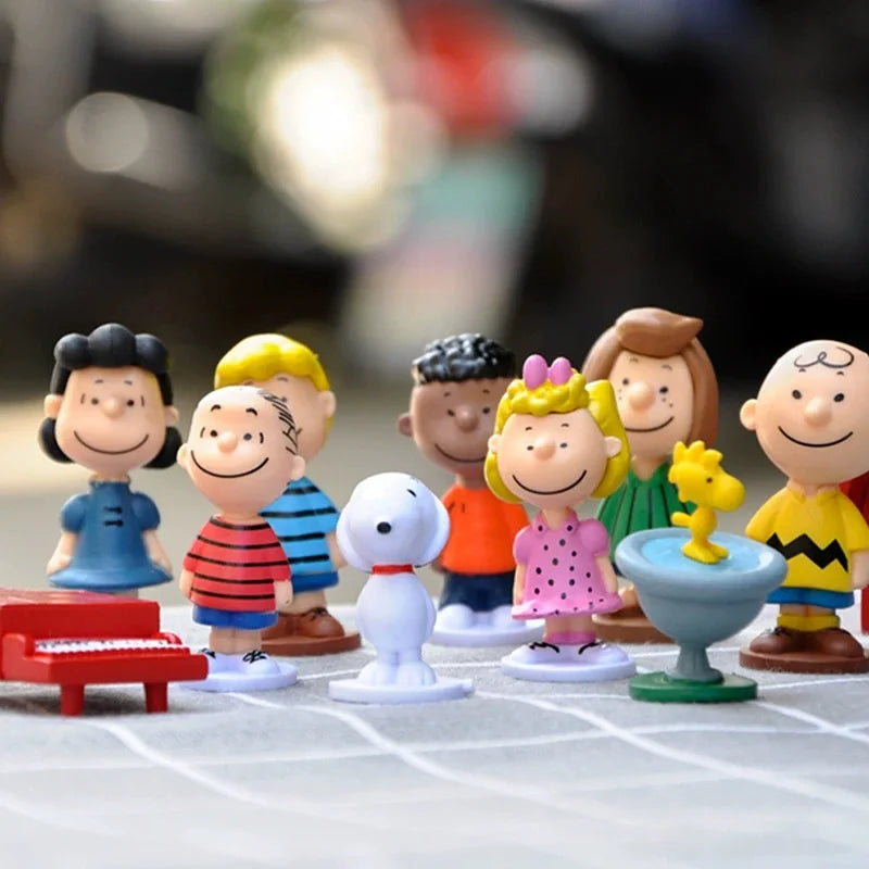 12Pcs/Set Hot Selling Japan Cartoon Peanuts Snoopy  Mini Figure Model Toys Miniature Cake People Collection Props