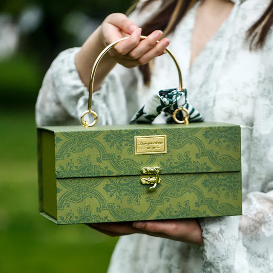 Metal Handheld Gift Box Wedding Bridesmaid Handheld Gift Box Valentine's Day Gift Light Luxury Green Scarf