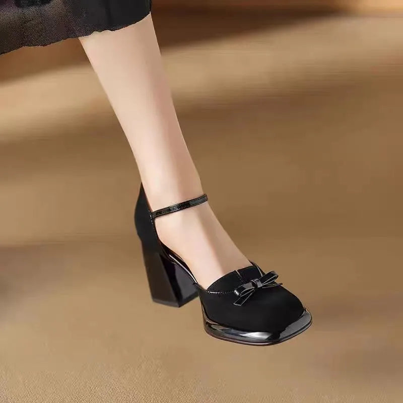High-end retro one-piece strap high-heeled shoes - 2026 summer new fashion ladies' bow-shaped square-toe chunky heel sandals