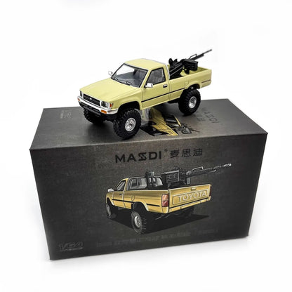 MASSDI 1:64 Toyota Hilux 1995 Single Cab 4WD Alloy Car Model