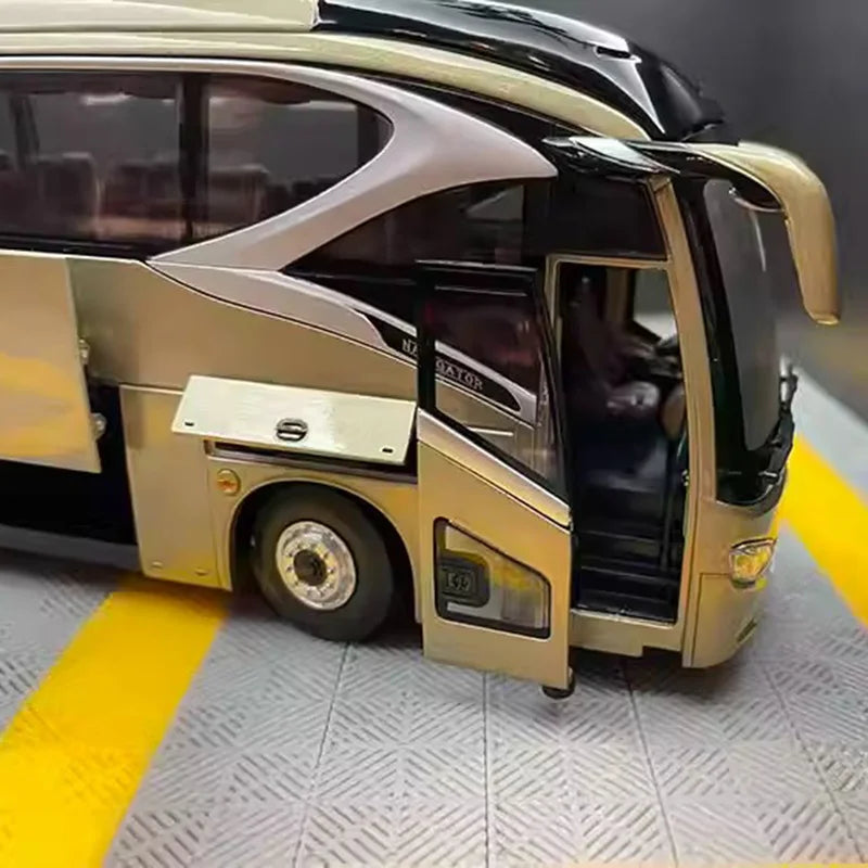 1:42 original factory Xiamen Kinglong passenger bus, Jinlong XML6129 Navigator bus alloy car model, collectible gift, toy