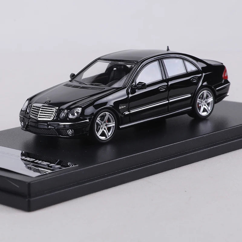 King Model 1:64 E63 AMG W211 Die-cast alloy simulation car model toy collection display piece