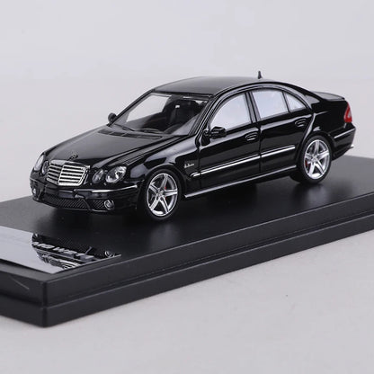King Model 1:64 E63 AMG W211 Die-cast alloy simulation car model toy collection display piece