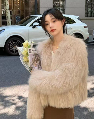 Noah Faux Fur Short Coat Women Woman (One Piece)